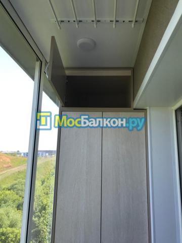 шкаф на балконе с антресолью