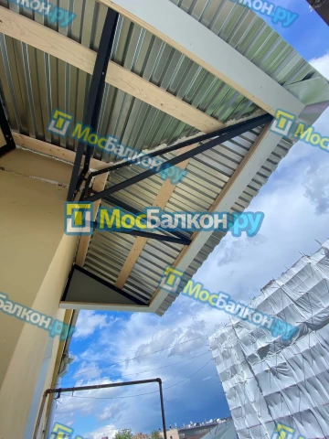 Крыша на балконе в Люберцах монтаж и ремонт по выгодной цене от МосБалкон