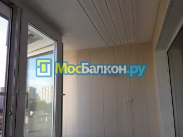 Отделка балкона и лоджии пластиковыми ПВХ панелями в Люберцах от компании МосБалкон