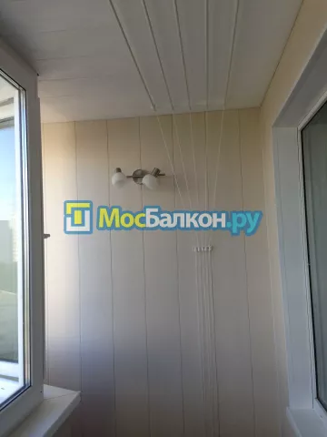 Отделка балкона и лоджии пластиковыми ПВХ панелями в Люберцах от компании МосБалкон