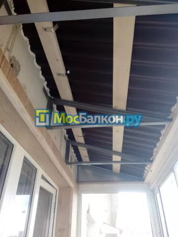 Крыша на балконе в Люберцах монтаж и ремонт по выгодной цене от МосБалкон