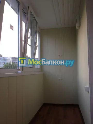 Отделка балкона и лоджии пластиковыми ПВХ панелями в Люберцах от компании МосБалкон