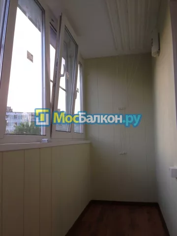 Отделка балкона и лоджии пластиковыми ПВХ панелями в Люберцах от компании МосБалкон